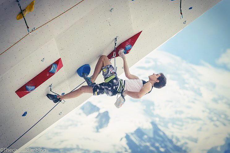 Domen Škofic v kvalifikacijah. Fotografija: Thecircuitclimbing