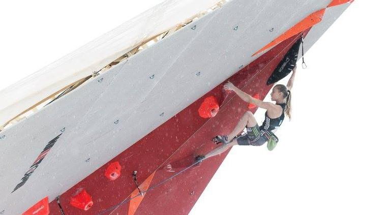 Janja Garnbret na tekmi svetovnega pokala v Chamonixu